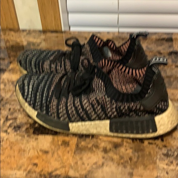 Shoes - Picture 3 of 4